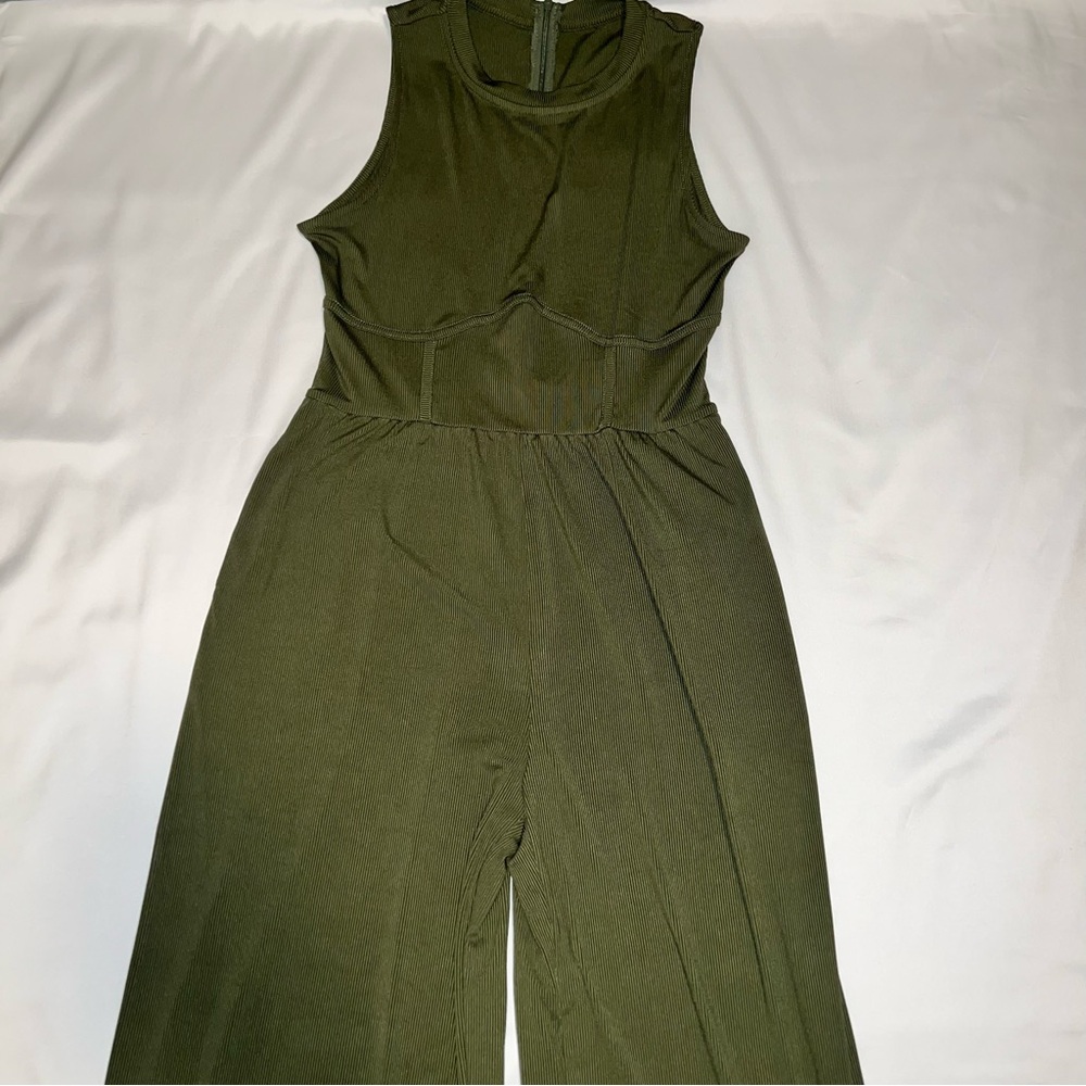 Cider Olive Green Sleeveless Jumpsuit